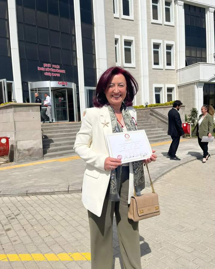 Mimar Arzu Karataş Mazbatasını aldı