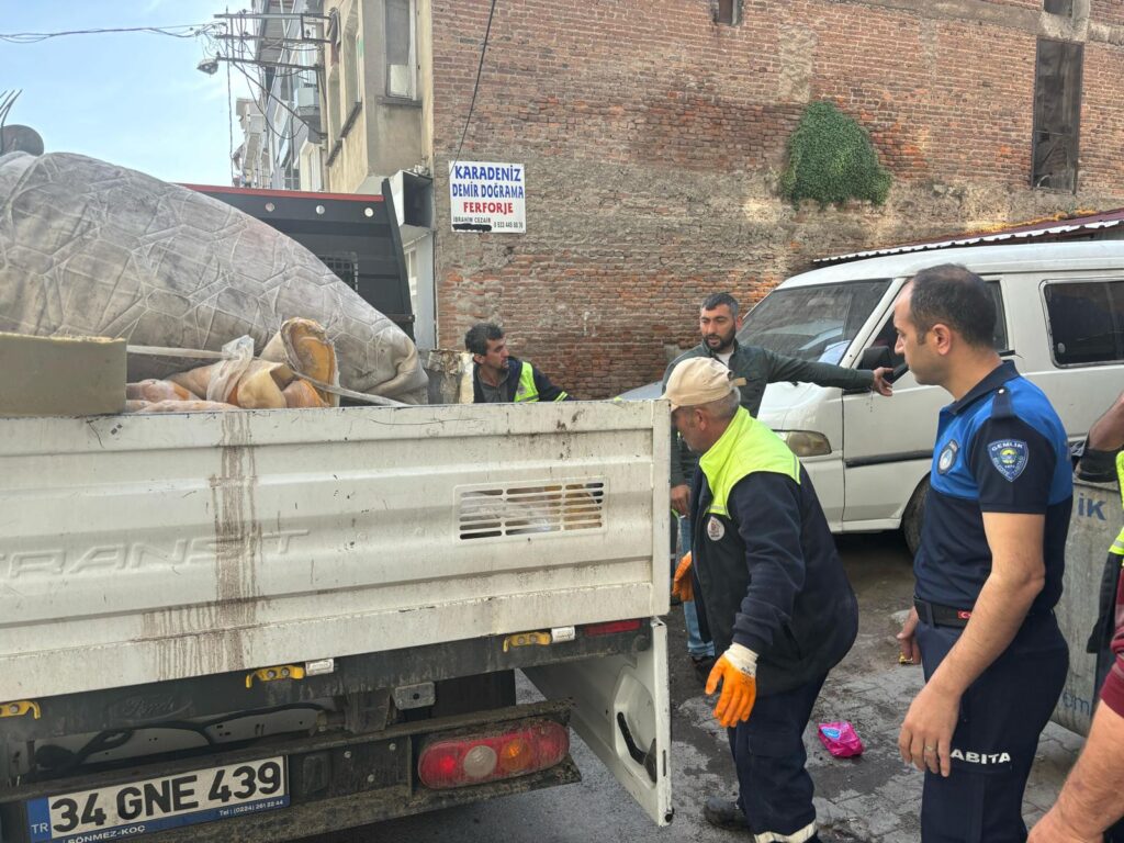 Gemlik’te düzensiz atığa zabıta müdahalesi