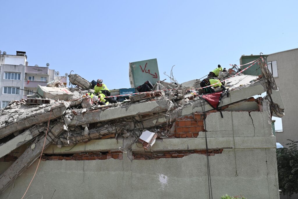 Gemlik’teki afet tırında yardıma gelen İzmir AFAD İl Müdürü sunum yaptı, senaryo gereği Gemlik’te 382 kişinin hayatını kaybettiği tespit edildi