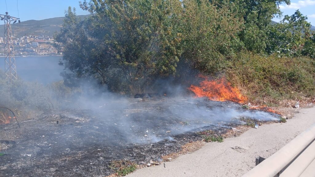 Zabıta fark etti, itfaiye söndürdü