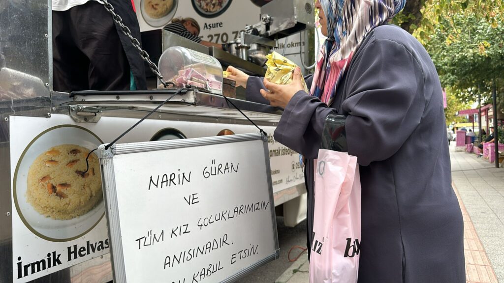 “Gemlik’te Hayırsever İş Kadınları, Narin ve  Vefat Eden Çocuklar İçin Lokma Dağıttı”