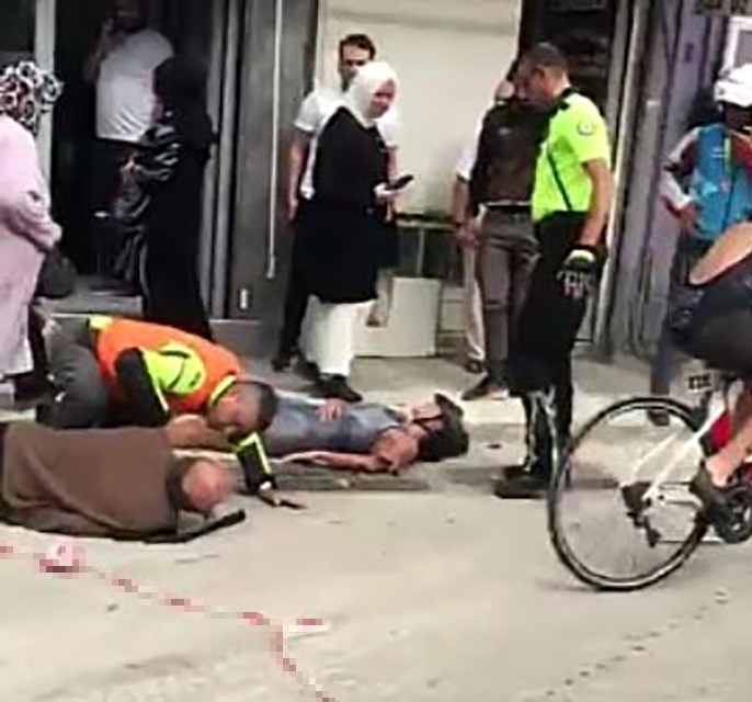 Bisikletli ile yaşlı adam yaralandı