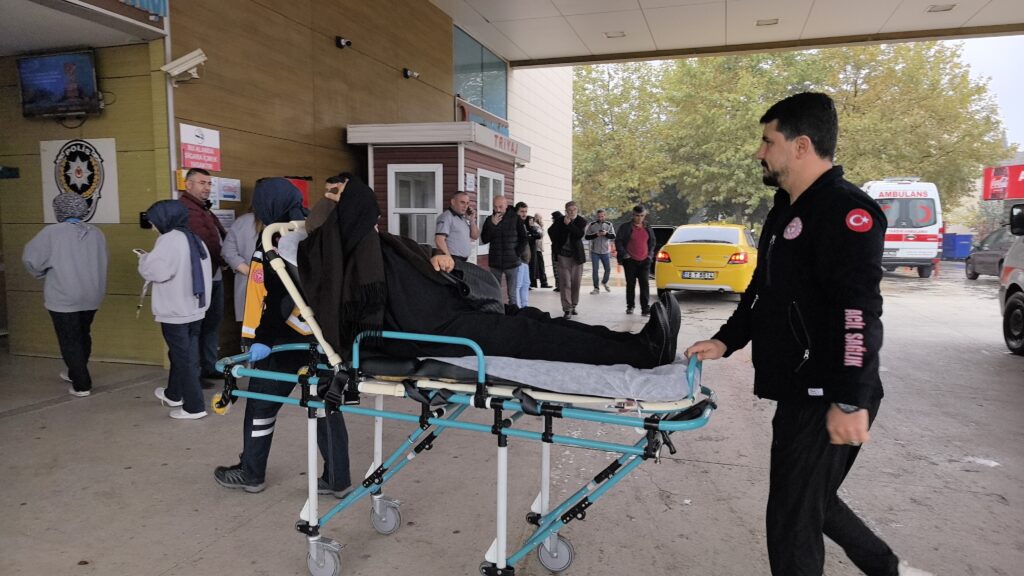  2 otomobil çarpıştı: 2 yaralı