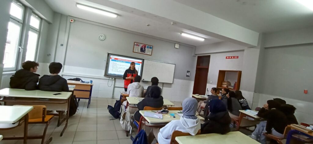 Gemlik’te öğrencilere temel ilk yardım bilgileri eğitimi verildi