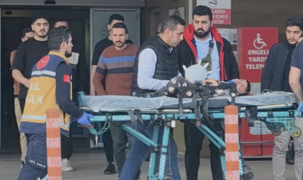 Bursa’da balkondan düşen çocuk ağır yaralandı