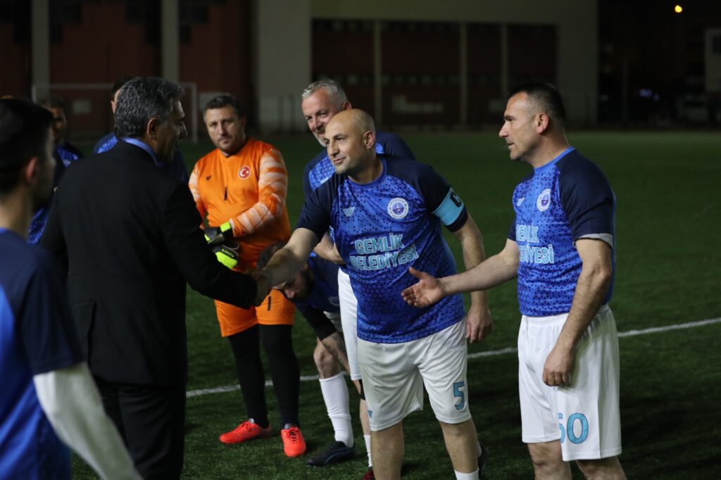 Gemlik Emek Turnuvası İki Maçla Başladı