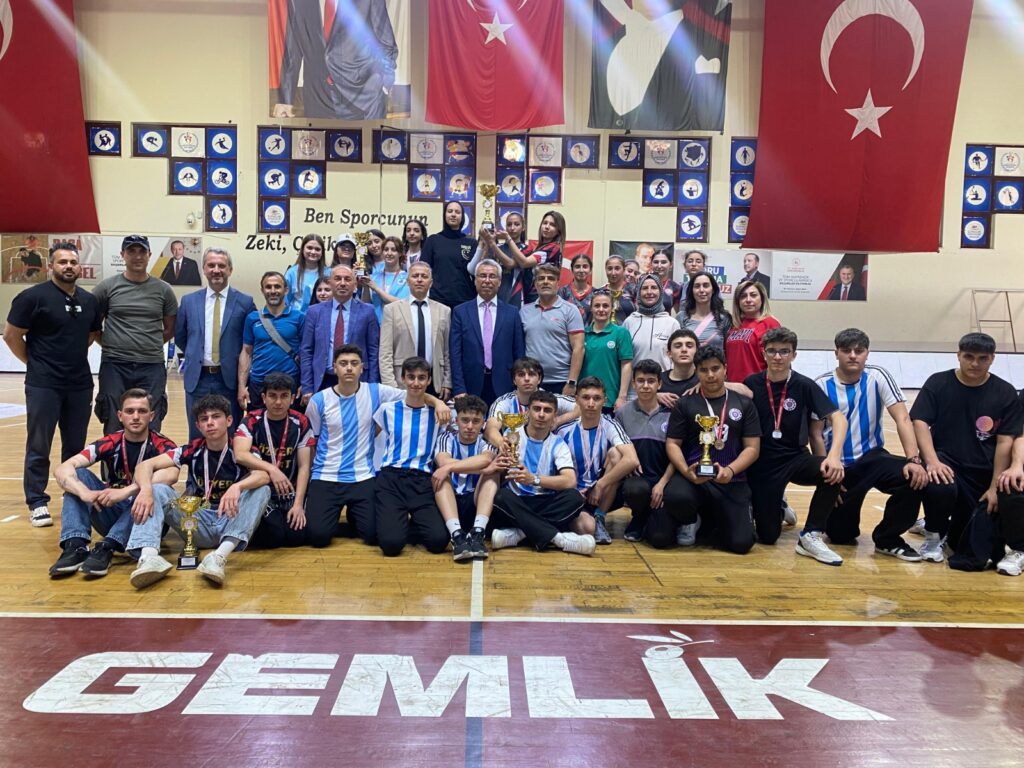 Gemlik’te Okullar Arası Atletizm Turnuvası Gerçekleştirildi 150 sporcunun katıldığı turnuva büyük heyecana sahne oldu