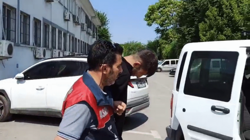  Kucakladığı televizyonu böyle çaldı, operasyonla yakalandı