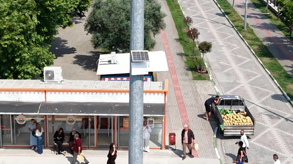 Gemlik Çarşı Meydanı’na Hava Kalitesi Ölçüm Cihazı Kuruldu