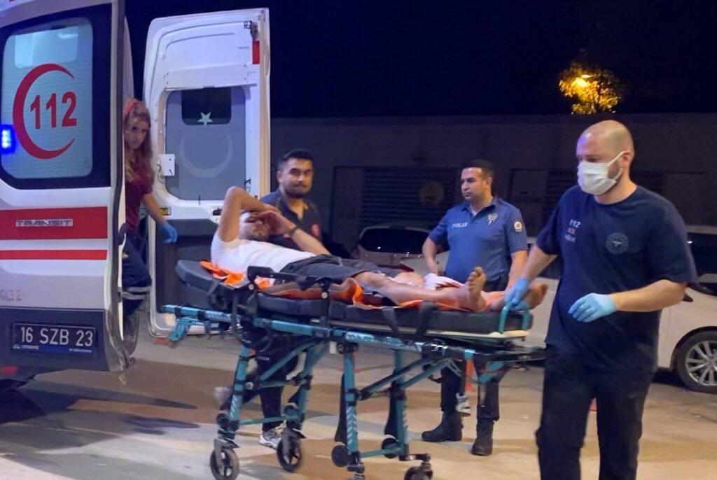 Yol Kenarında Alkol Alırken Dehşeti Yaşadı: Av Tüfeğiyle Vuruldu