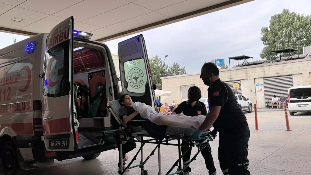  Üzerine sıcak su dökülen market çalışanı hastanelik oldu