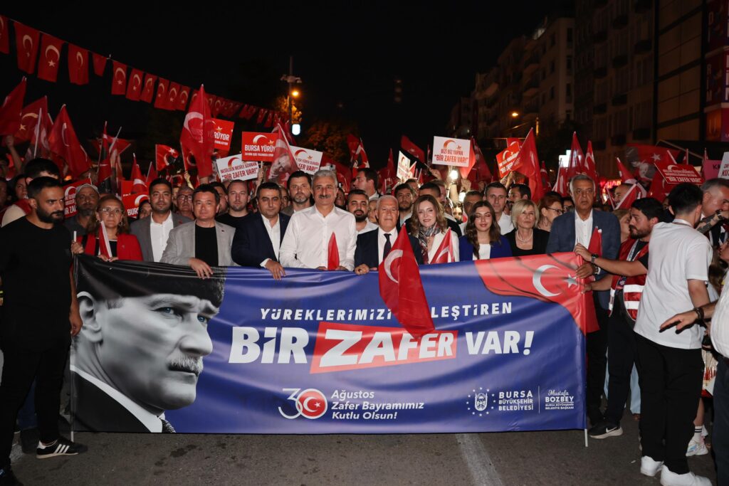 “Milletin yolunu aydınlatan Atatürk gibi bir lideri varsa o yol mutlaka zafer yoludur.”