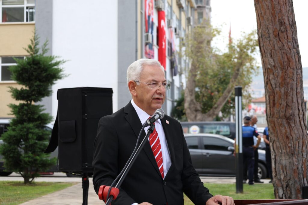 GEMLİK’TE SÖNÜK GEÇEN ZAFER BAYRAMI
