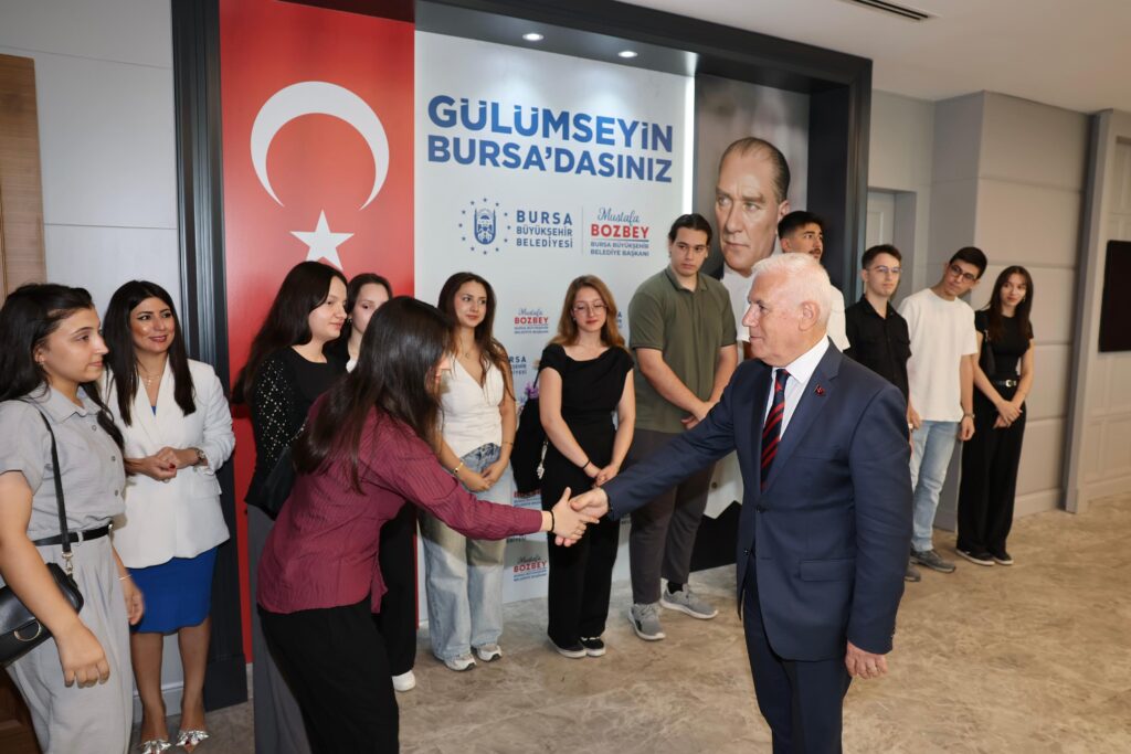 Büyükşehir, her alanda gençlerin yanında