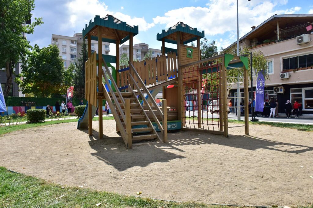 Bursa’da sokaklar da çocuklar da gülümsüyor