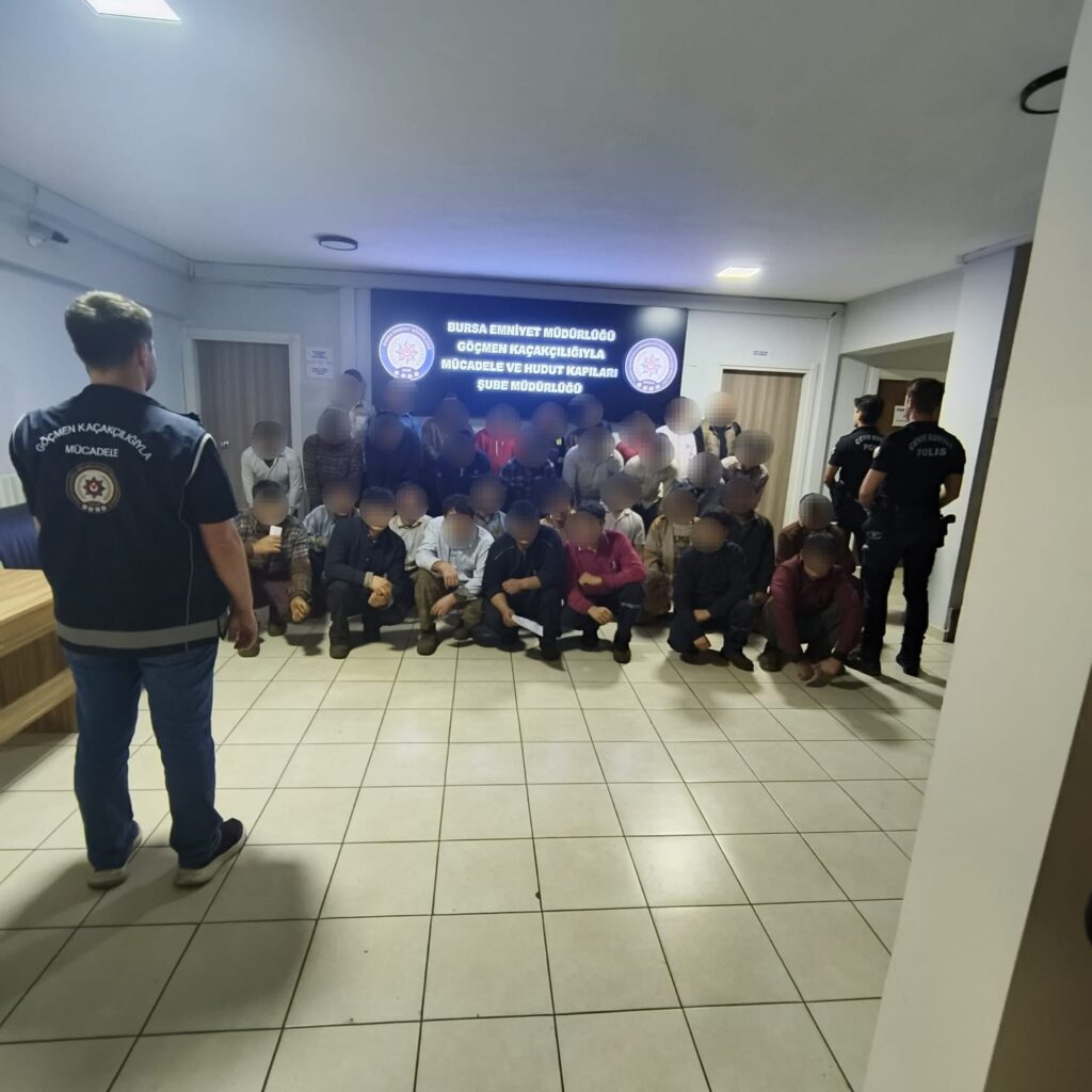 Gemlik Orhangazi yolundaki ruhsatsız iş yerinde 33 yabancı uyruklu yakalandı