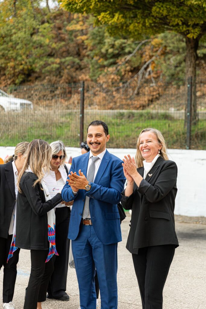 “Renklerle Umut” Projesi, Bir Okulu Renklendirdi – Çocuklara Umut, Topluma İlham Oldu