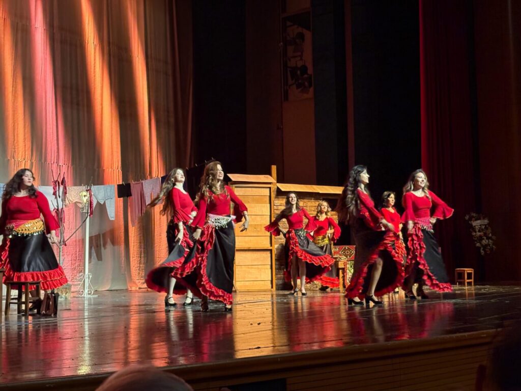 Unutulmaz bir tiyatro gecesi: Aşk, delilik ve tutku aynı sahnede buluştu