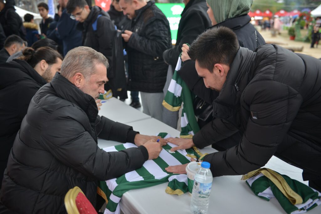 Anasayfa Haberler ‘Yeni Yıl Meydanı’nda Bursaspor coşkusu HABERLER    ‘Yeni Yıl Meydanı’nda Bursaspor coşkusu
