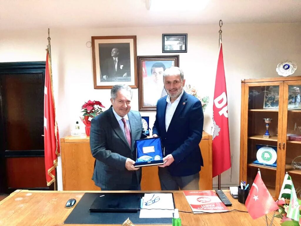 “Bu Ülke Birilerinin Oyuncağı Değil!”