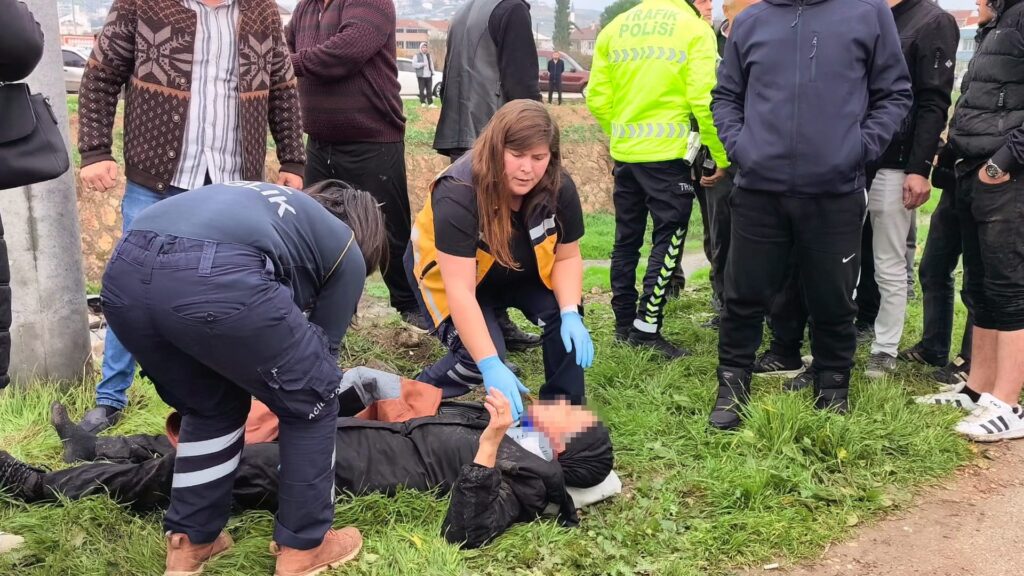 Bursa’da otomobil dere yatağına uçtu: 3 yaralı