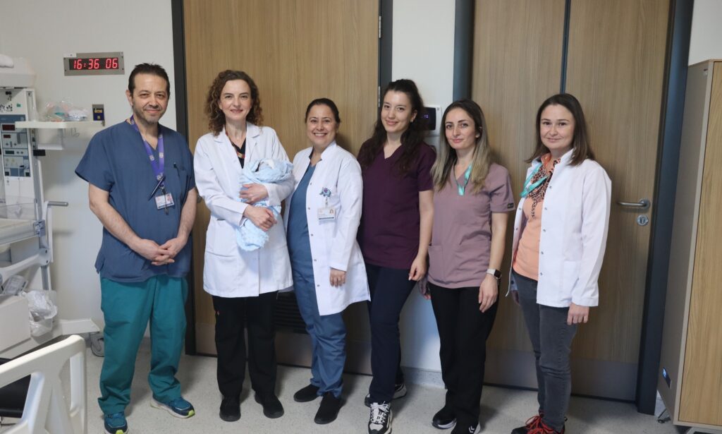 Bursa Şehir Hastanesi Tüp Bebek Merkezi’nde ilk bebek dünyaya geldi