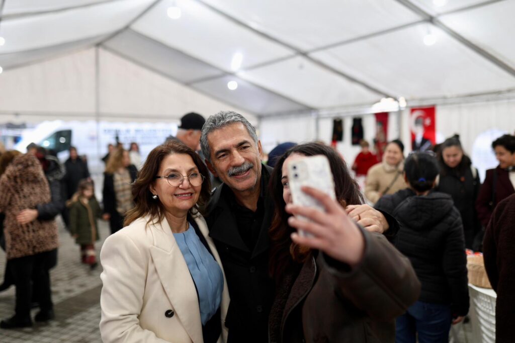 Gemlik’te Yılbaşı Meydanı Açıldı