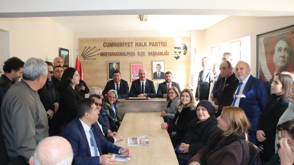 CHP Bursa İl Başkanı Nihat Yeşiltaş’tan Mustafakemalpaşa’da seçim mesajı: Çarşı-pazar yangın yeri, çözüm sandık!