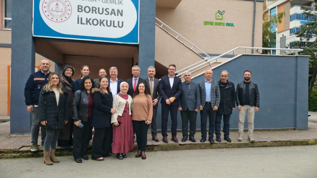 Serdar Özkale’liye Teşekkür Plaketi