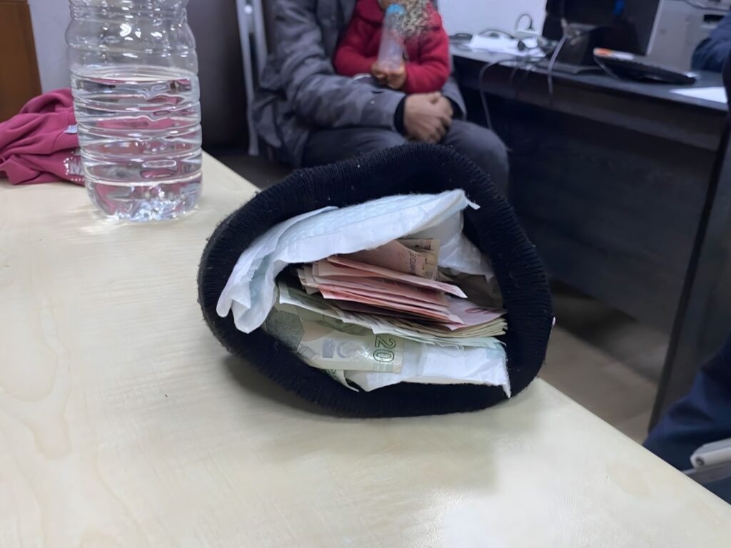 Dilencilik Parasını Çocuk Bezine Sakladılar