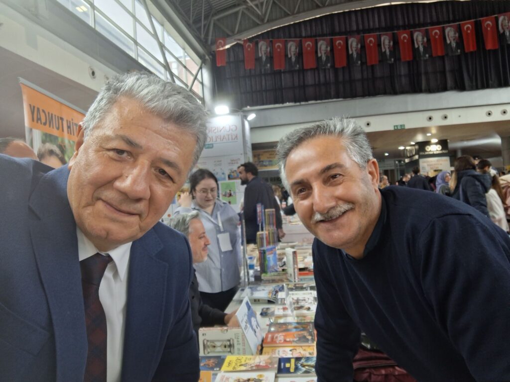 Atilla Güney ve Mustafa Balbay Bursa TÜYAP Kitap Fuarı’nda Bir Araya Geldi