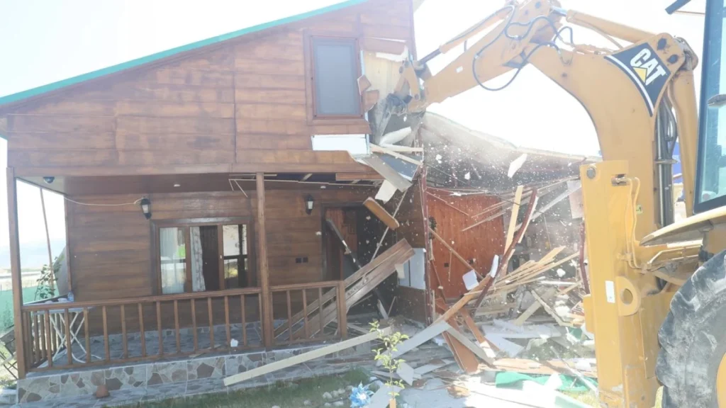 “Evin Başına Yıkılsın!”