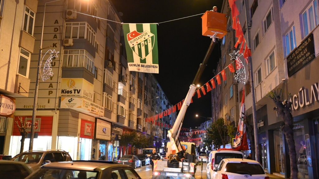 Gemlik Yeşil-Beyaza Büründü: Bursaspor’a Anlamlı Destek