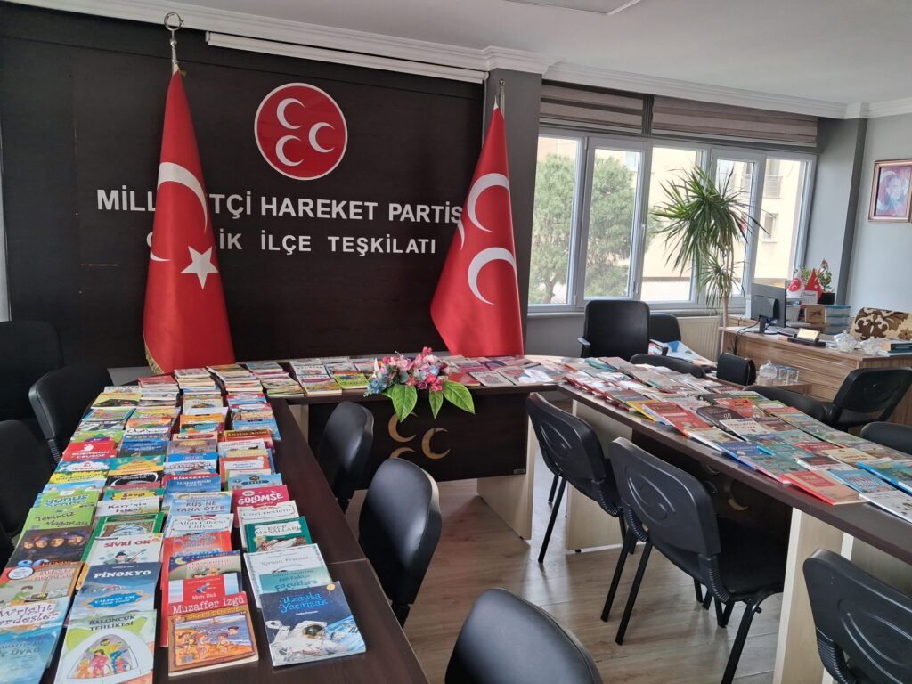 MHP Gemlik’ten Diyarbakır’a Gönül Köprüsü: Minik Öğrencilere Kitap Bağışı