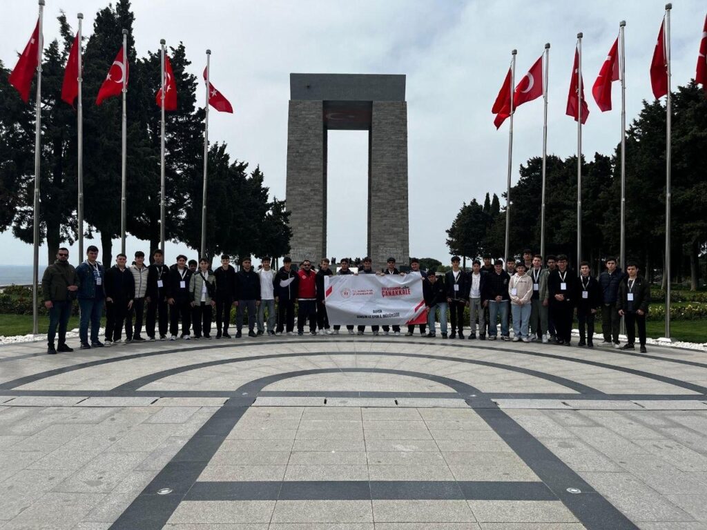 Gemlik’ten 480 genç Çanakkale şehitliklerinde