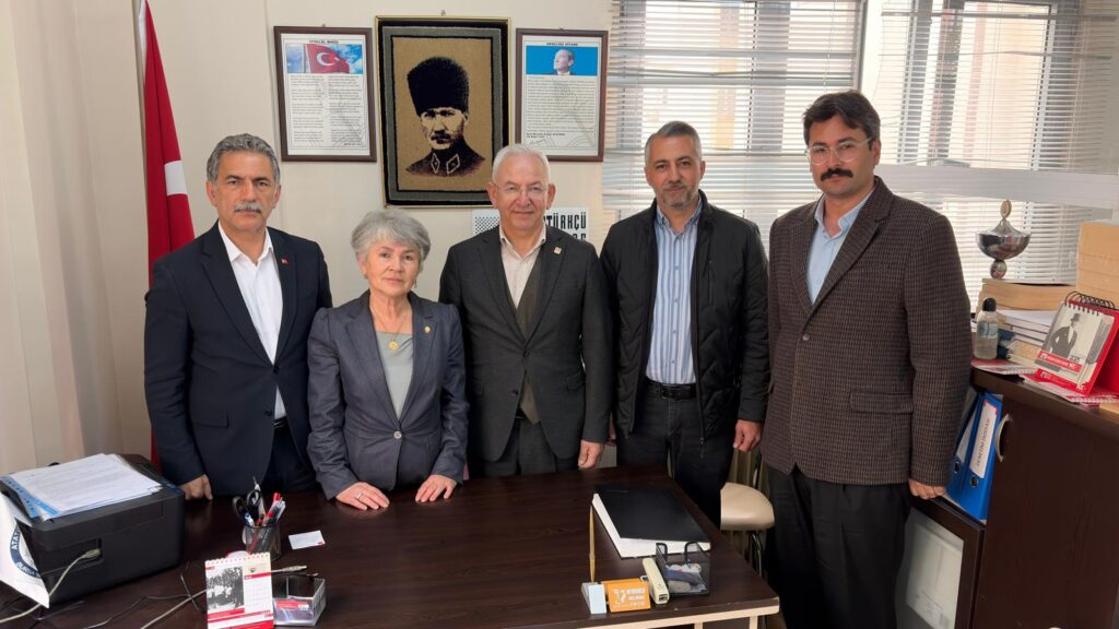 Gemlik’te “Ulusal Egemenlik” Paneli Yoğun Katılımla Gerçekleştirildi