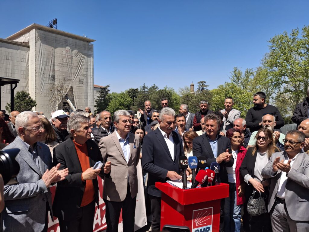 CHP’liler Bursa’da gerçekleştirilen basın açıklamasında buluştu.
