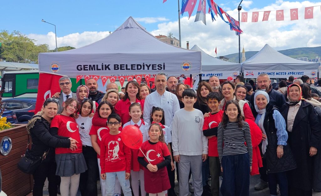 GEMLİK KENT KONSEYİ 23 NİSAN’DA ÇOCUKLARI UNUTMADI