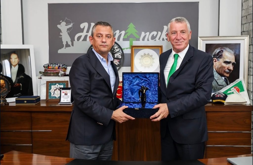 Harmancık’ta Değişim Rüzgârı: “Türkiye’nin Aydınlık Geleceğine Yürüyoruz”