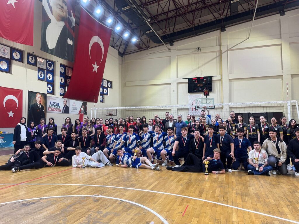 Gemlik’te Okul Sporları Voleybol Heyecanı Sona Erdi