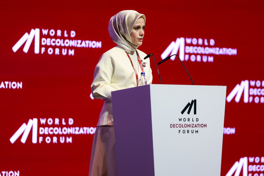 İstanbul’da düzenlenen “World Decolonization Forum”a Gemlik’ten gençler katıldı
