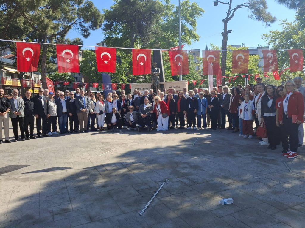 CHP Gemlik İlçe Başkanı Servet Pehlivan, gençlik bayramı kutladı.