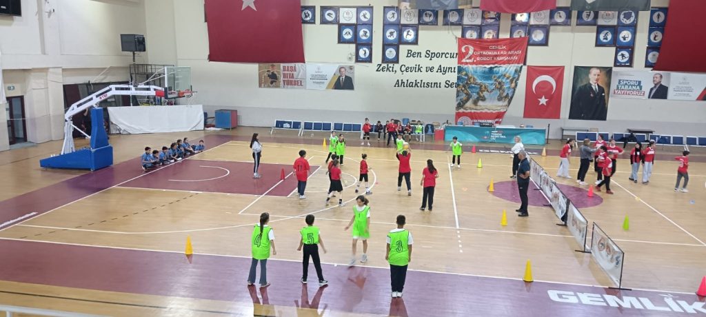 Kaleli Yakan Top Turnuvasında Kupa Sevinci