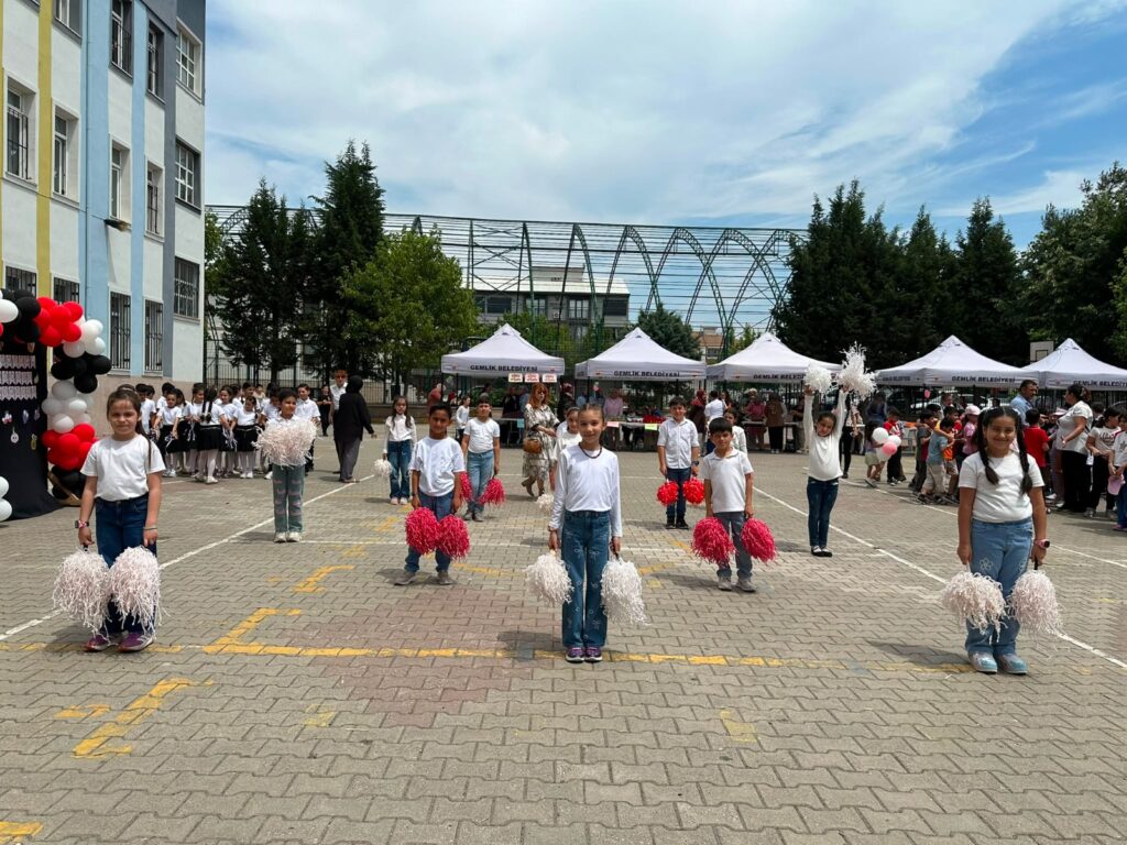 Gemlik’te Sağlıklı Beslenme Şenliği Renkli Görüntülere Sahne Oldu