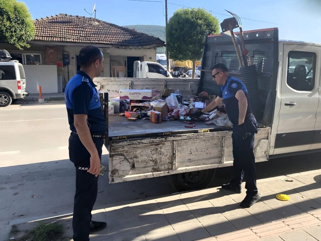 Gemlik’te Sağlıksız Gıda Deposuna Zabıta Baskını