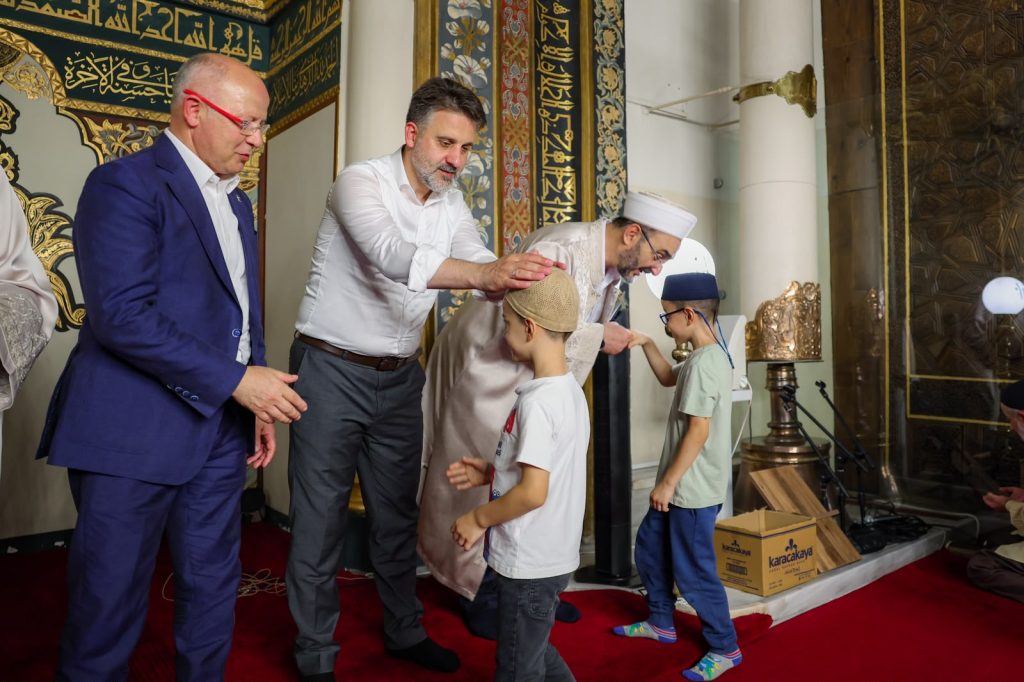 Başkan Vekili Biba, Mevlid Kandilini Bursalılarla birlikte idrak etti