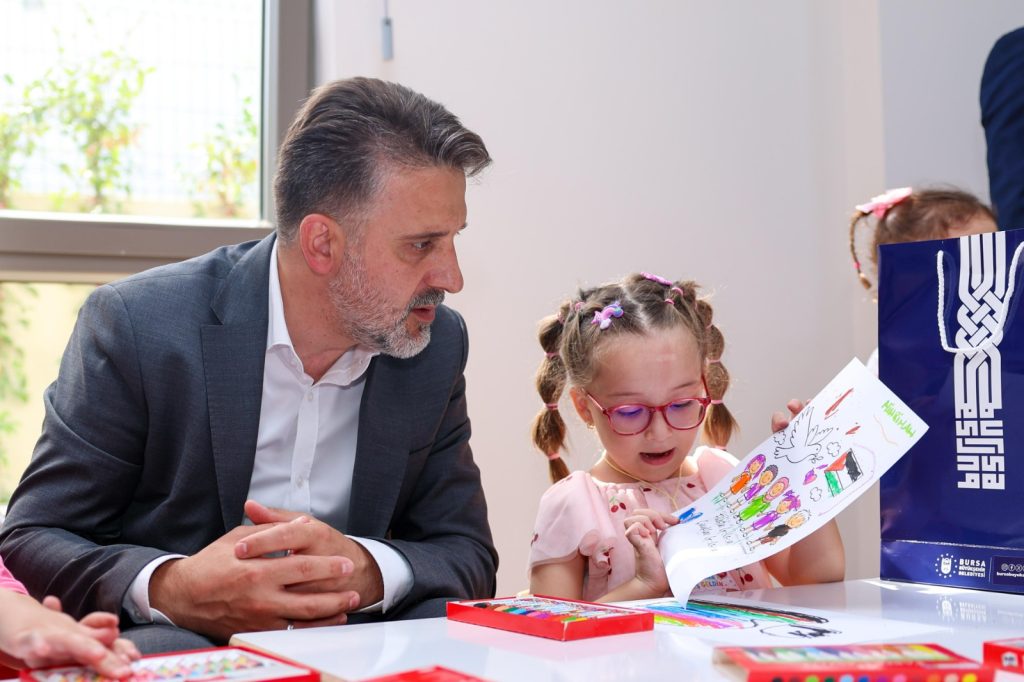 Başkan Vekili Biba, öğrencilerin ilk ders heyecanına ortak oldu