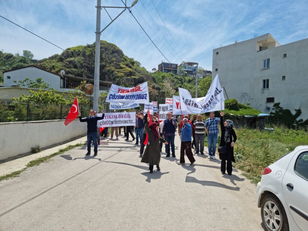 “Vatandaş Kurumlar Arasındaki Çelişkinin Ortasında Kalıyor”