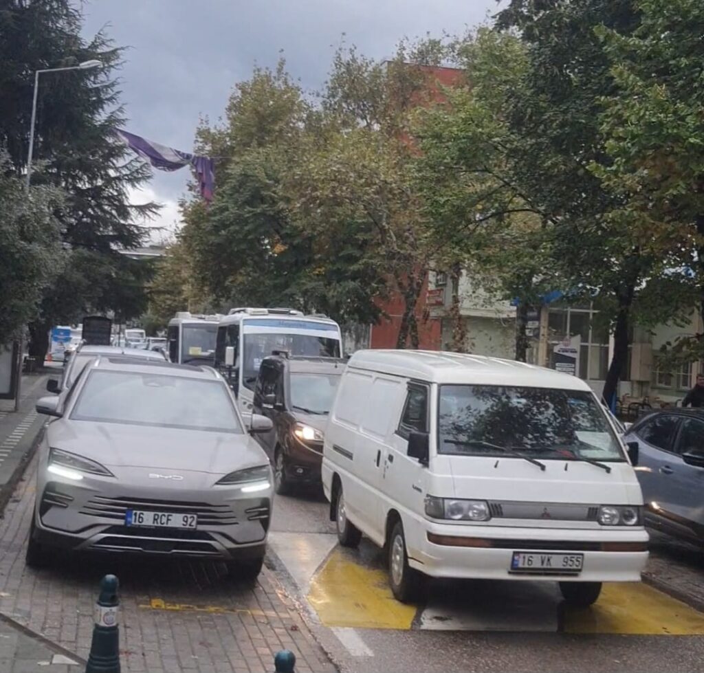 Ali Tekin İlkokulu Önünde Her Sabah Aynı Trafik Sorunu