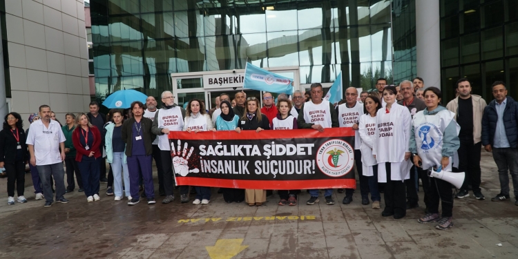 Mudanya Devlet Hastanesi önünde sağlıkta şiddet protestosu